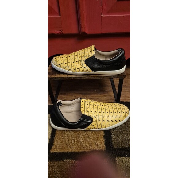 Monkey Feet M 9.5 W 10 Euro 42 Harry Potter Yellow Black Slip On Tennis Shoes - Picture 1 of 6